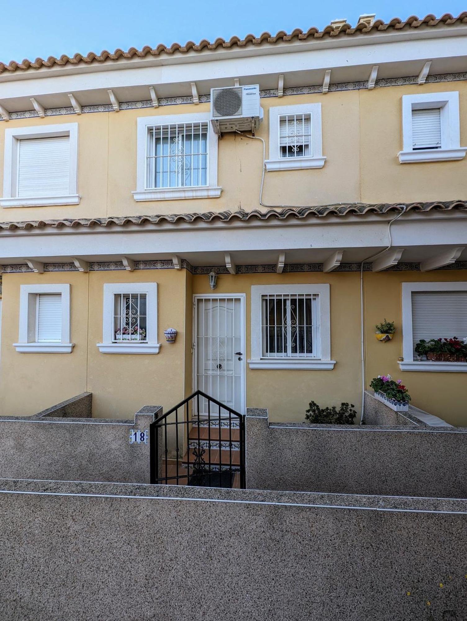 2 Bedroom Algorfa Townhouse With Pool Castillo de Montemar Eksteriør bilde